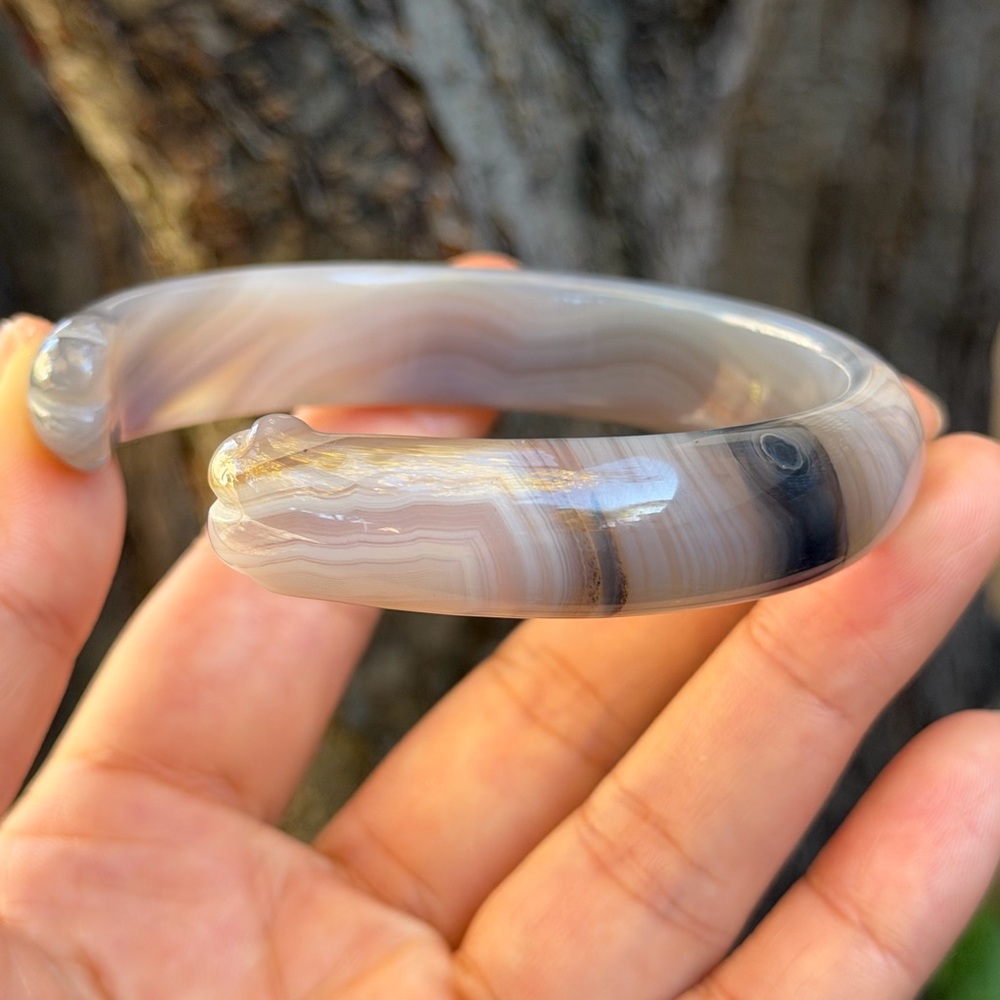 57.5mm‎ inner diameter gray banded agate cat paw open bangle 0790